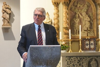 Ein Ort für 'religiös Obdachlose' ZdK-Präsident Sternberg in Pfarrkonferenz