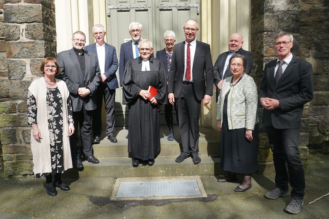Im Kollegenkreis wurde Pfarrer Rolf Fersterra in Niederschelden in den Ruhestand verabschiedet.